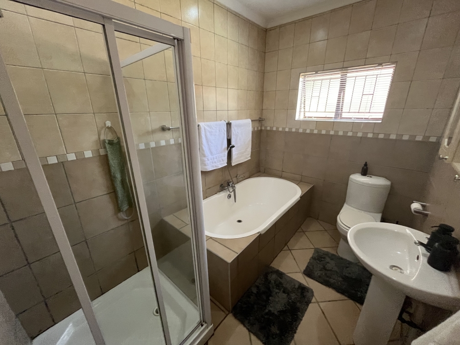 3 Bedroom Property for Sale in Safari Gardens North West